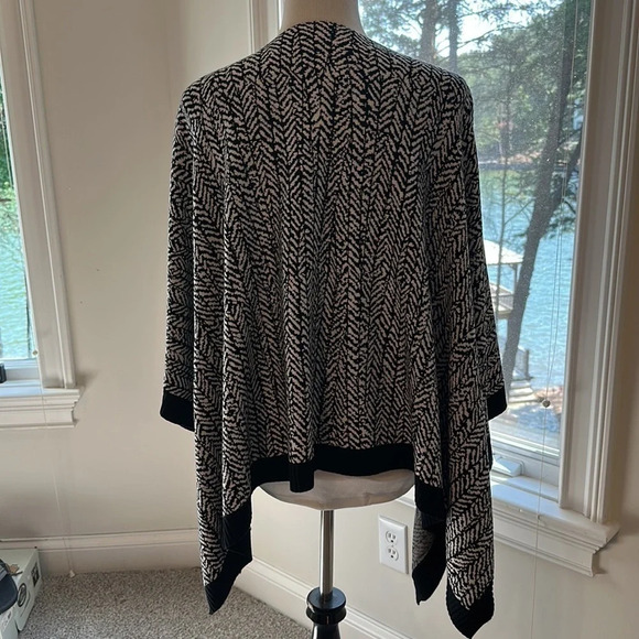 Lululemon Retired Poncho, O/S, Like New - Picture 8 of 9